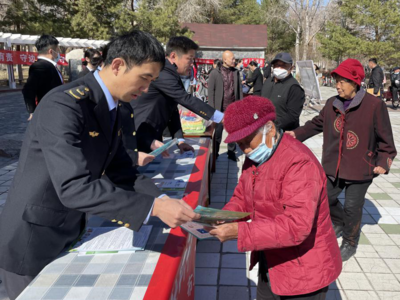 布爾津縣市場監督管理局開展“憲法法律宣傳月”集中宣傳活動